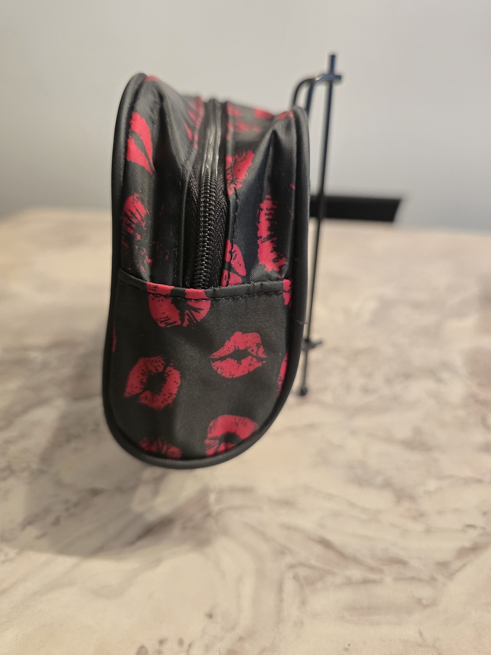 Lip Gloss & Hair Clip Set with Black & Pink Kiss Print Cosmetic Bag - Picture 4 of 9